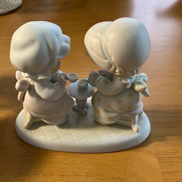 Charming vintage Precious Moments Figurine Set - Picture 3 of 3